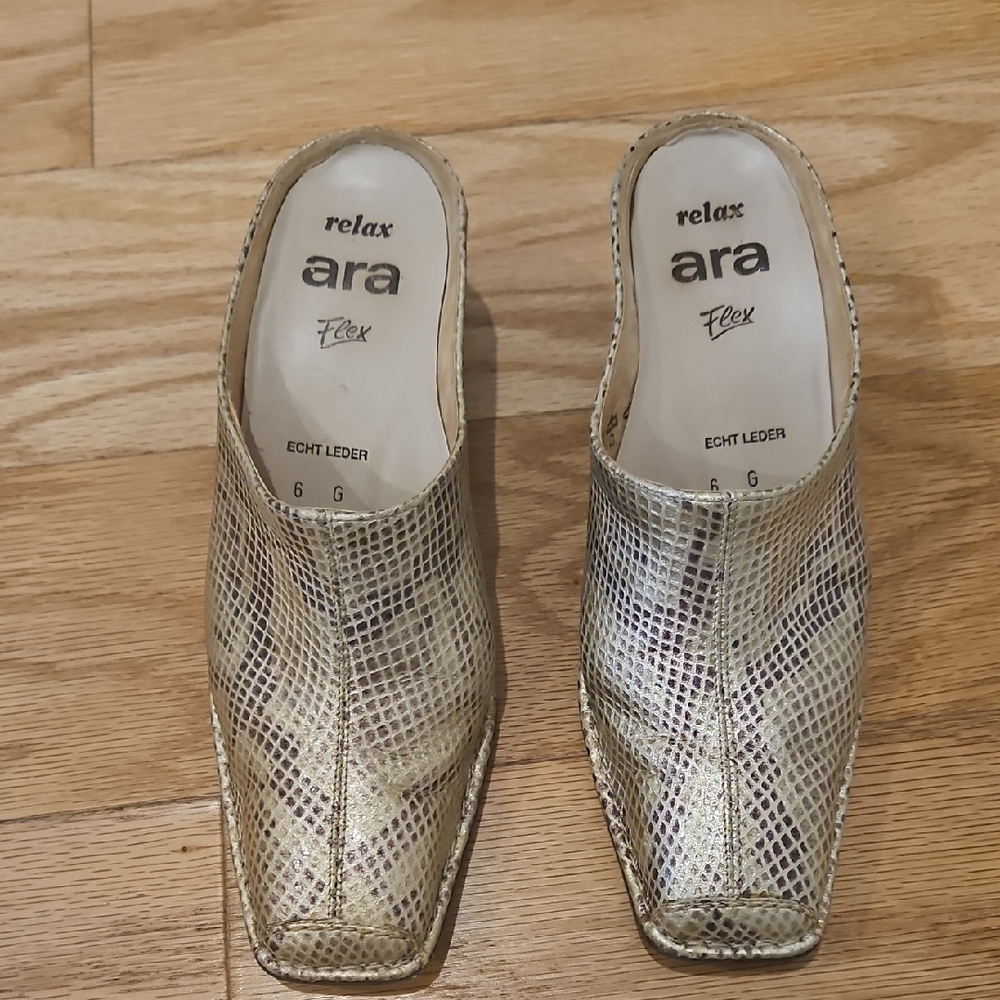 Ara Women's Gold Snakeskin Mules